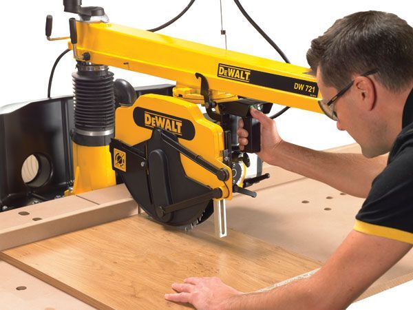 Sierra de Brazo Radial DeWalt de 12" | DW721KN-B3